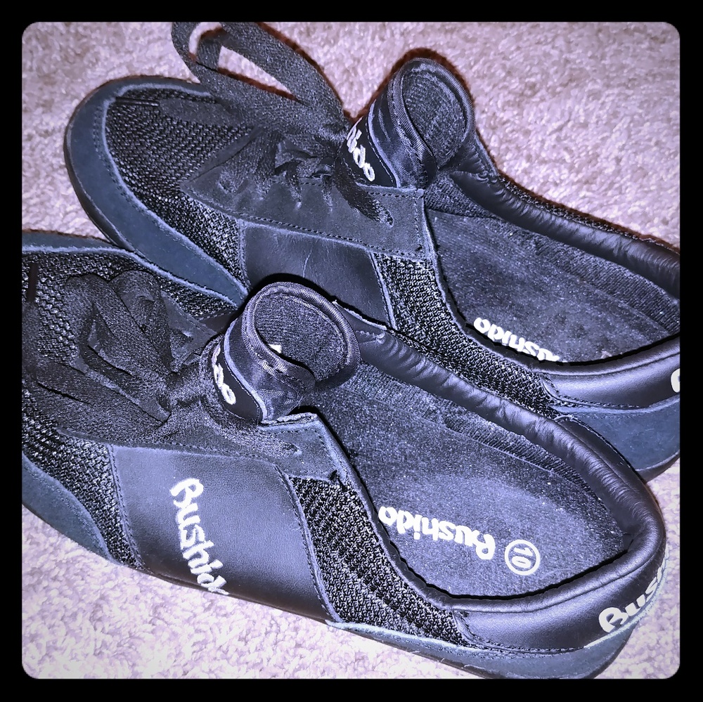 Bushido martial arts fighting shoes size 10
